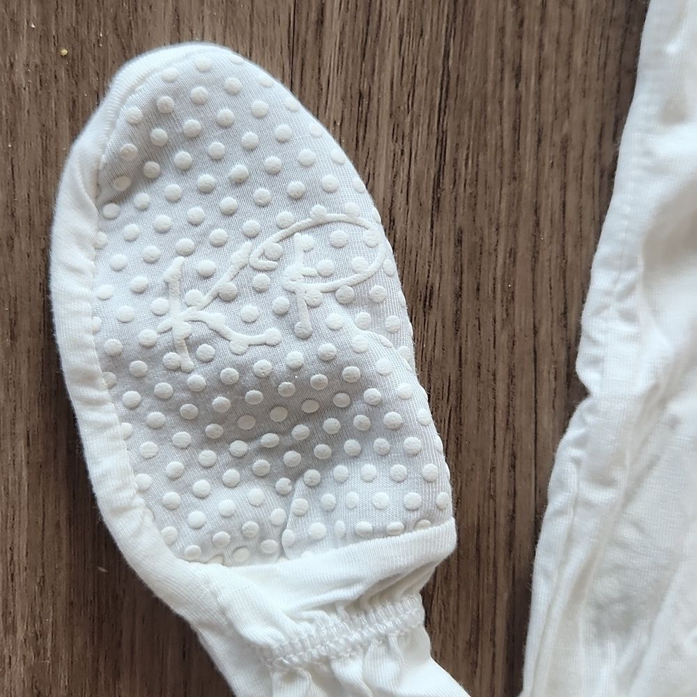 🔥clearance🔥 Classic Ruffle Footie with Snaps - Picture 5 of 6